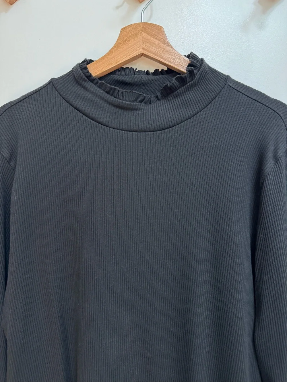 J. Crew Ribbed Ruffle Mockneck Blouse Top Women 2X Black Preppy Elevated Basic